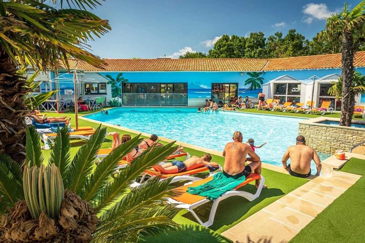 Camping 4 Etoiles - Parc Aquatique - Eei0Fi Saint-Georges-d'Oleron Extérieur photo
